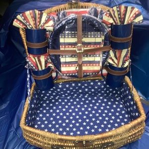 Wicker Picnic Basket w/ Stars & Stripes Fabric Interior